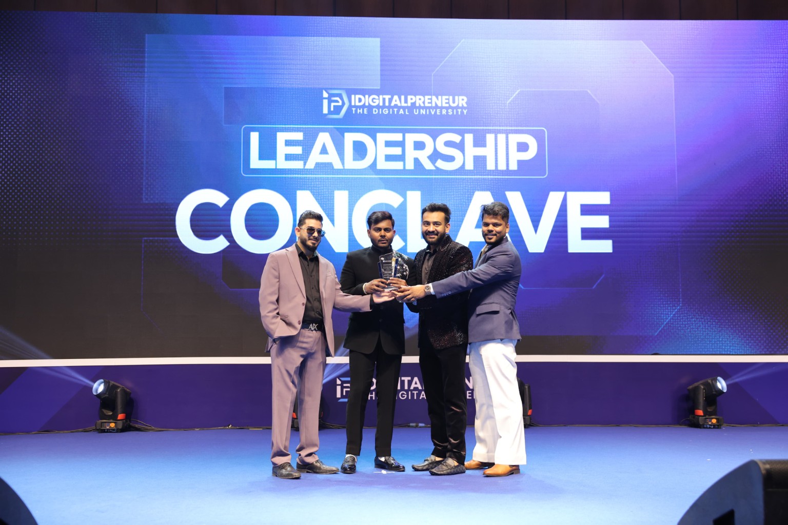 Divyanshu Verma receiving an award at Leadership Conclave